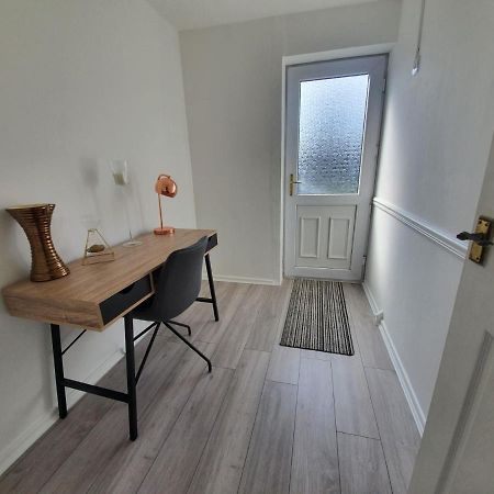 Bv Luxury Spacious 3 Bedroom House At Isaac Close Манчестер Экстерьер фото