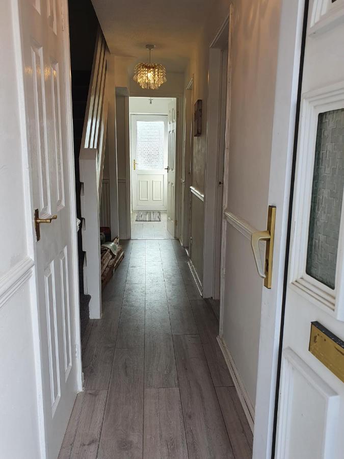 Bv Luxury Spacious 3 Bedroom House At Isaac Close Манчестер Экстерьер фото