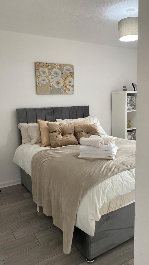 Bv Luxury Spacious 3 Bedroom House At Isaac Close Манчестер Экстерьер фото