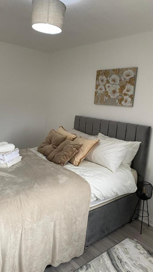 Bv Luxury Spacious 3 Bedroom House At Isaac Close Манчестер Экстерьер фото