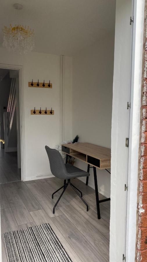 Bv Luxury Spacious 3 Bedroom House At Isaac Close Манчестер Экстерьер фото