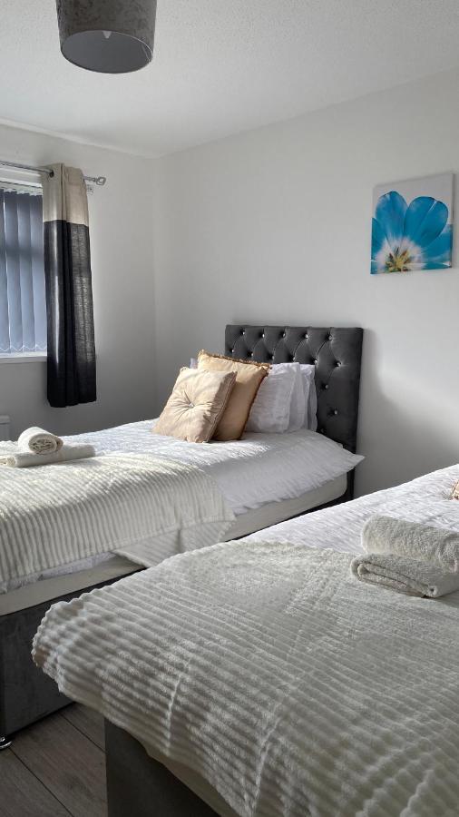 Bv Luxury Spacious 3 Bedroom House At Isaac Close Манчестер Экстерьер фото