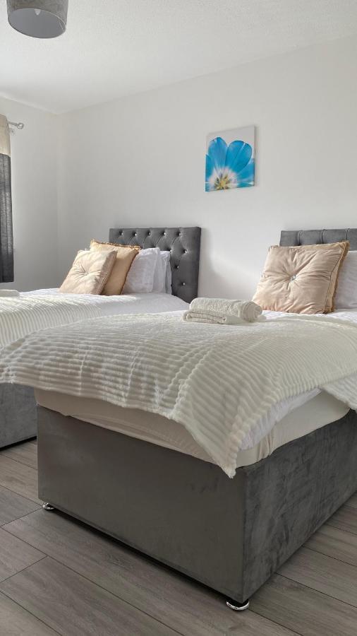 Bv Luxury Spacious 3 Bedroom House At Isaac Close Манчестер Экстерьер фото