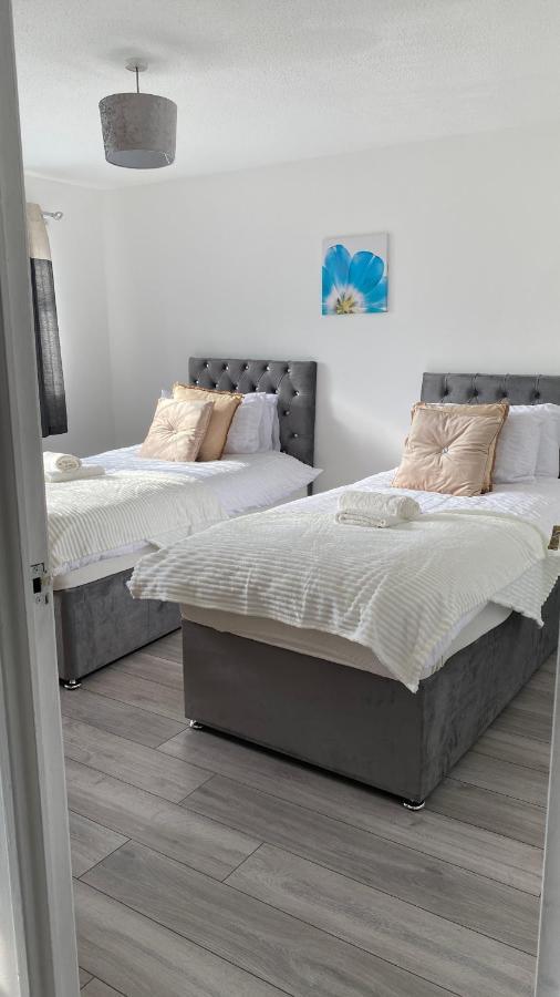 Bv Luxury Spacious 3 Bedroom House At Isaac Close Манчестер Экстерьер фото
